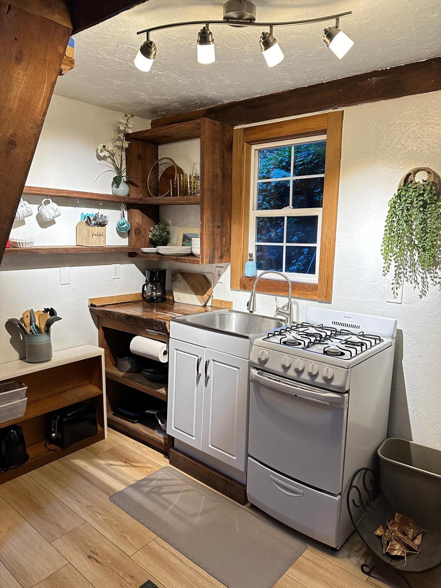 Lofted Studio Cabin In The Redwoods! Guest House Notleys Landing Bagian luar foto